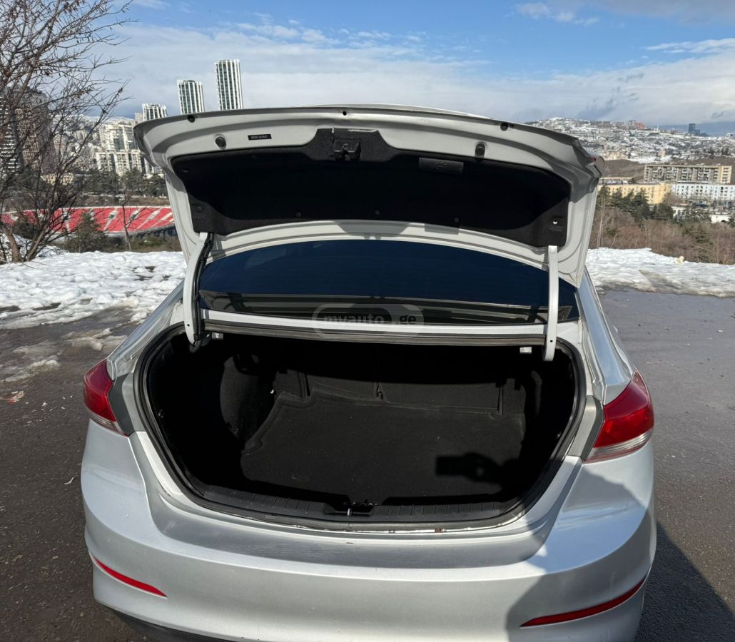 Hyundai Elantra - фото 9