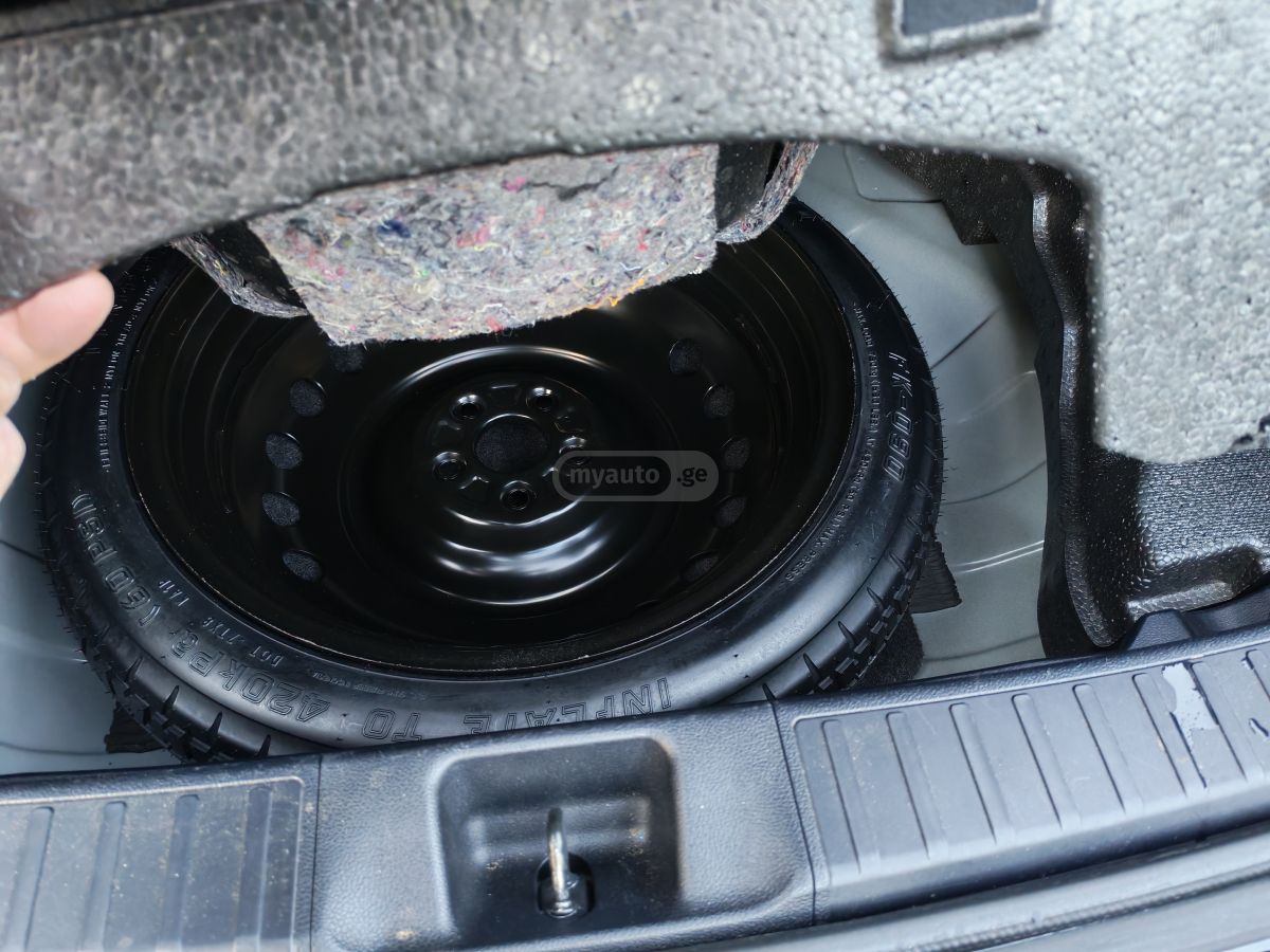 Toyota Nightshade 5dr Front-Wheel Dri — миниатюра 13