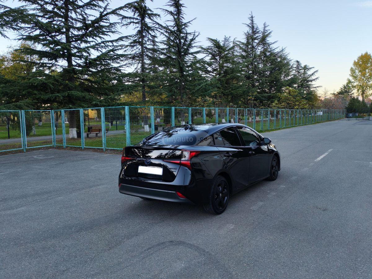 Toyota Nightshade 5dr Front-Wheel Dri — миниатюра 4