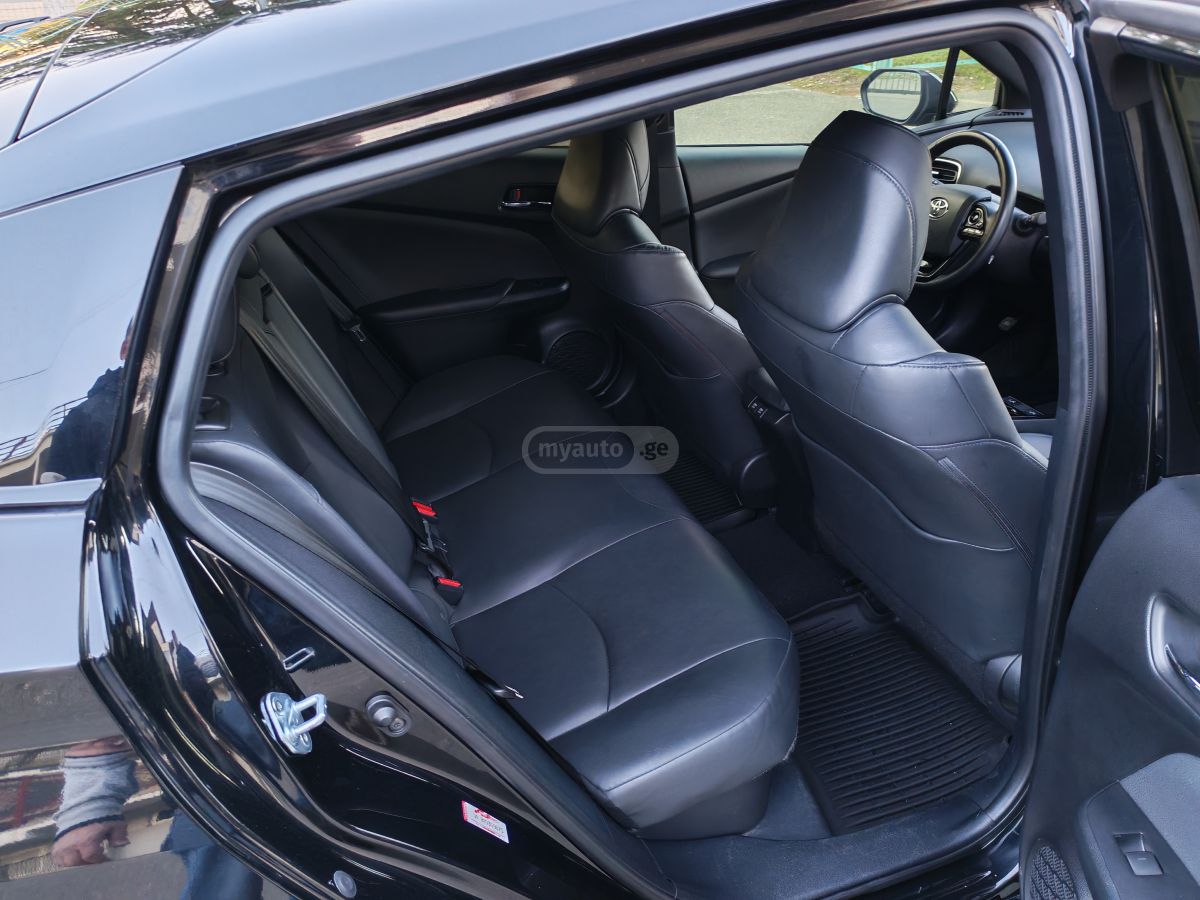 Toyota Nightshade 5dr Front-Wheel Dri — миниатюра 9