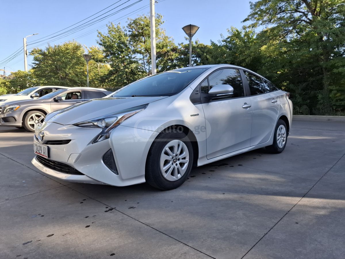 Toyota Prius - фото 1