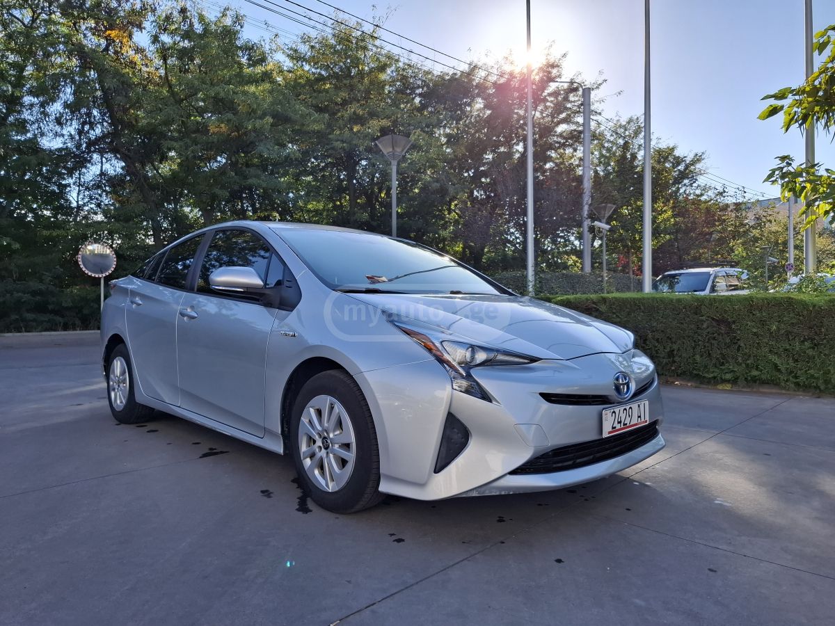 Toyota Prius - фото 2