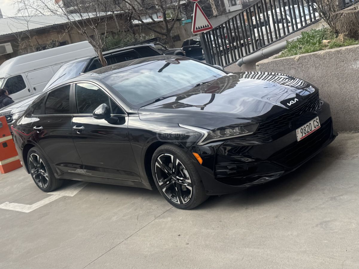 Kia K5 - фото 1