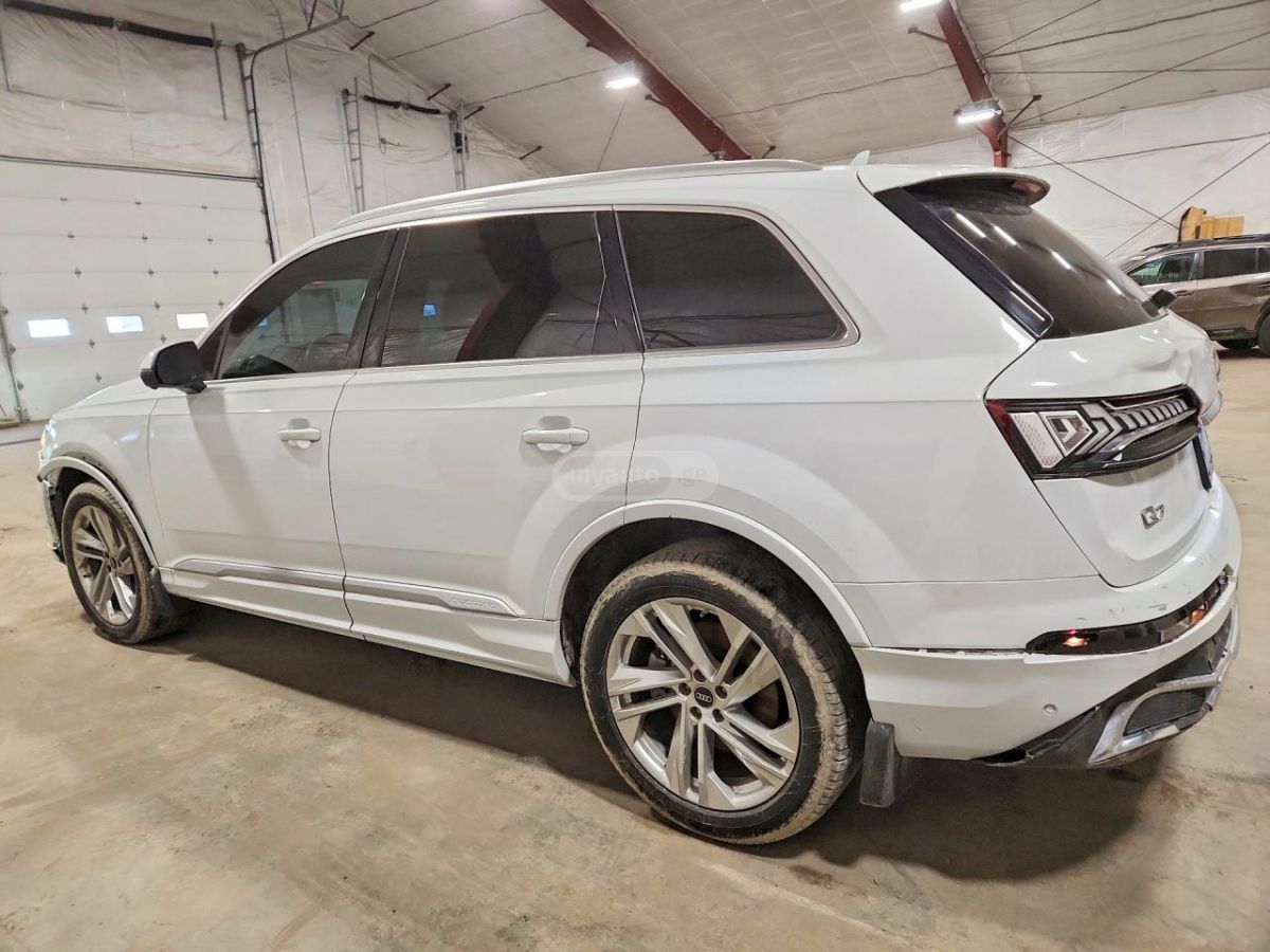 Audi Q7 - фото 2