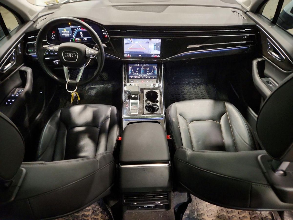 Audi Q7 - фото 7