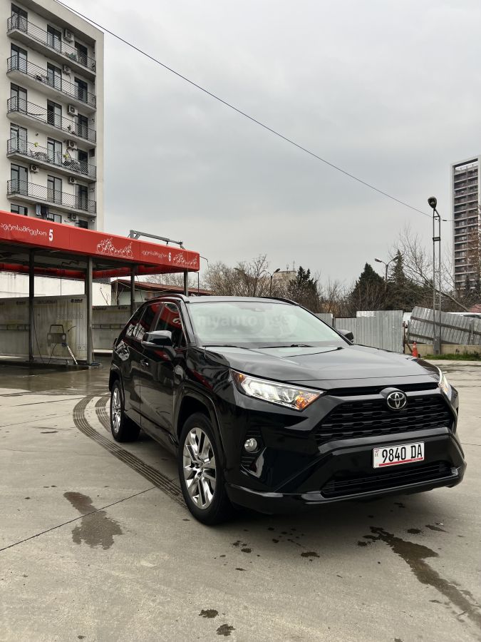 Toyota RAV 4 - фото 1
