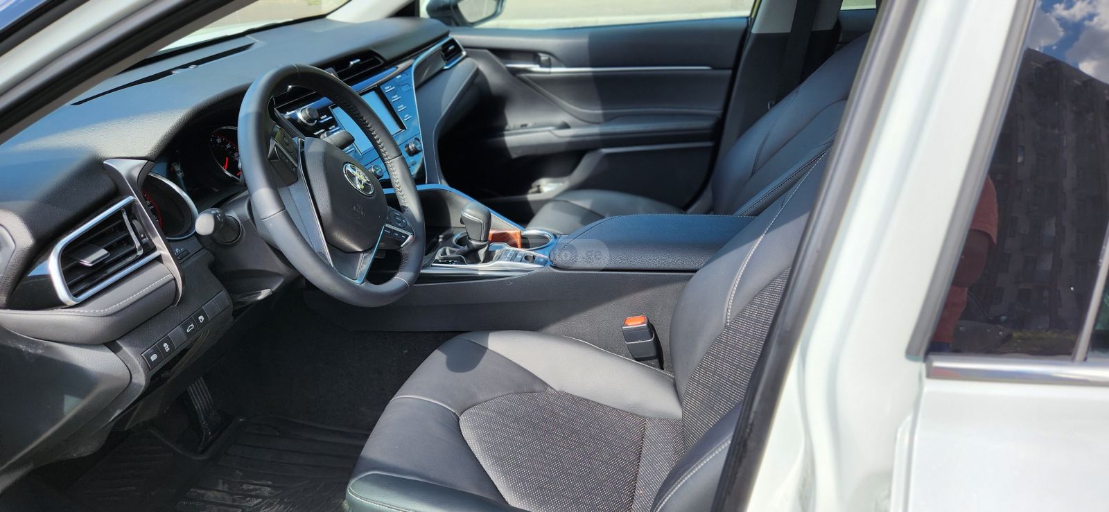 Toyota L 4dr Front-Wheel Drive Sedan — миниатюра 3