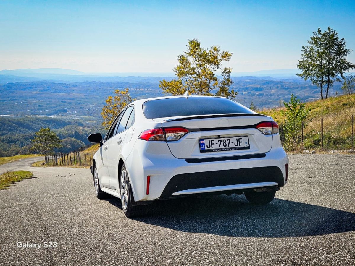 Toyota L 4dr Front-Wheel Drive Sedan — миниатюра 6