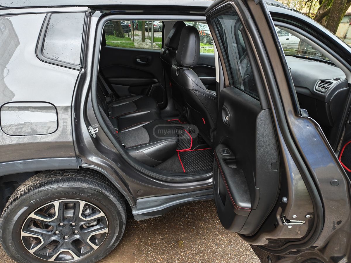 Jeep Compass - фото 10