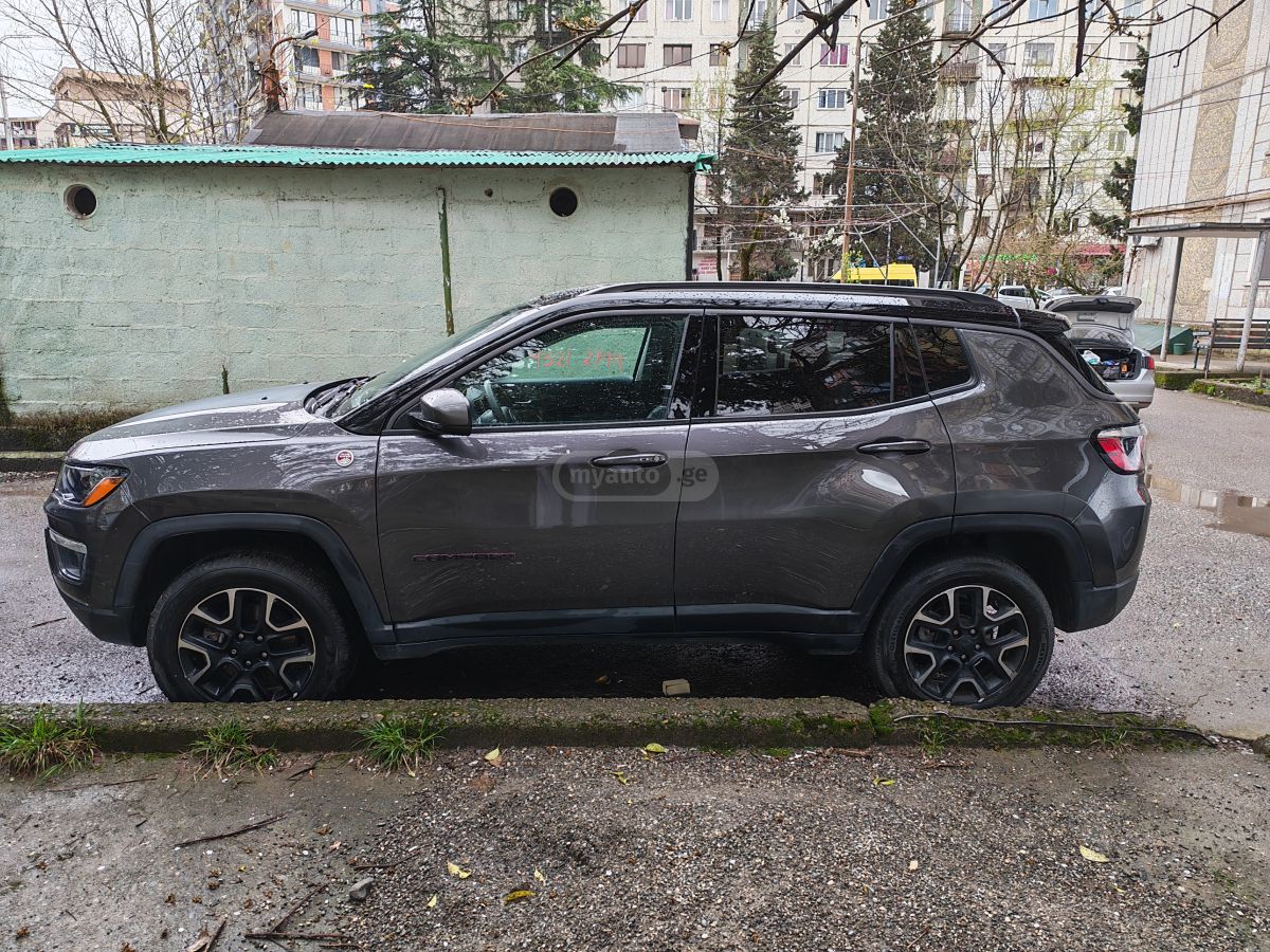 Jeep Compass - фото 2