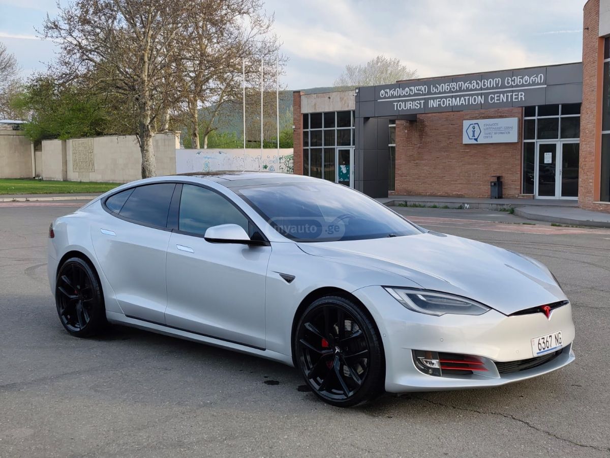Tesla Model S - фото 1