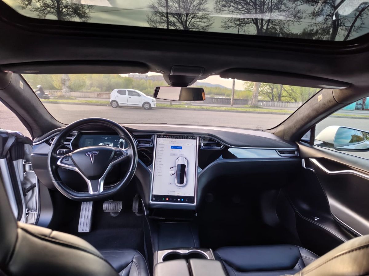 Tesla Model S - фото 11