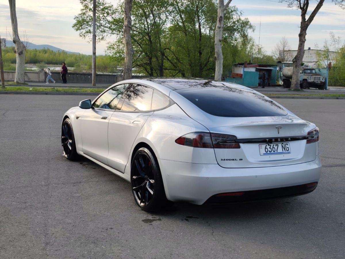 Tesla Model S - фото 4