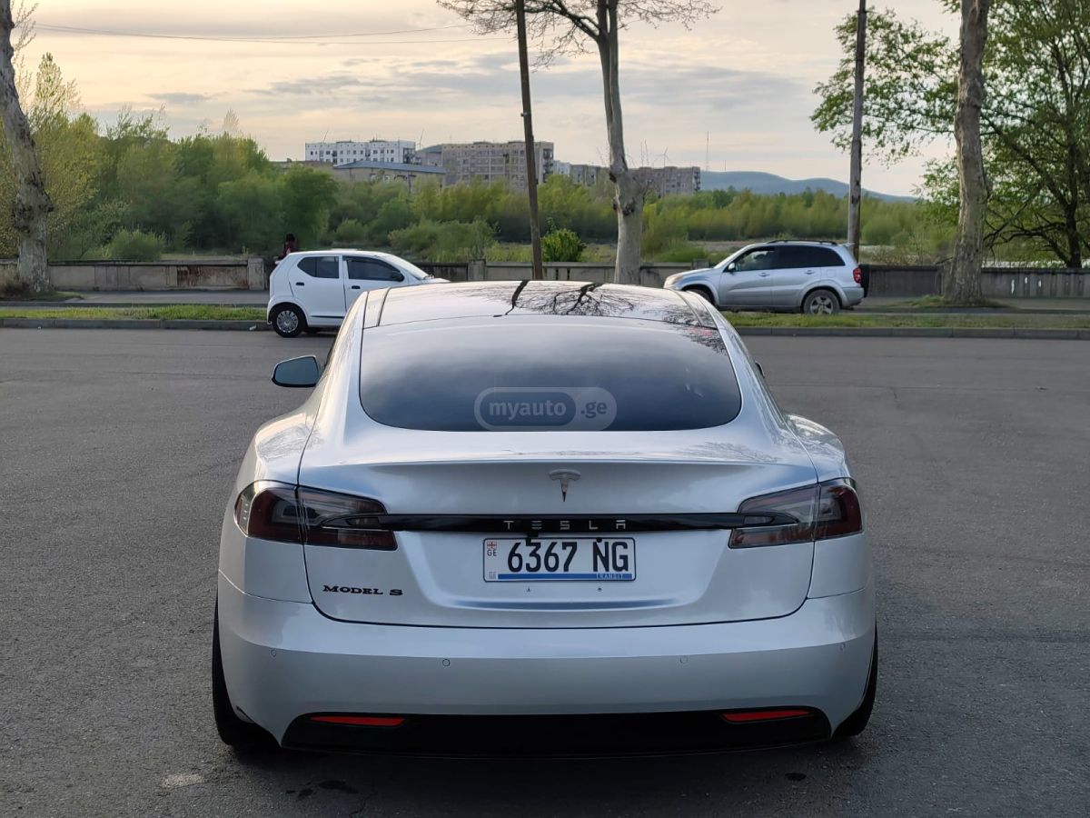 Tesla Model S - фото 6