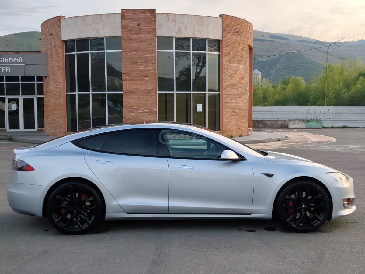Tesla Model S - фото 8