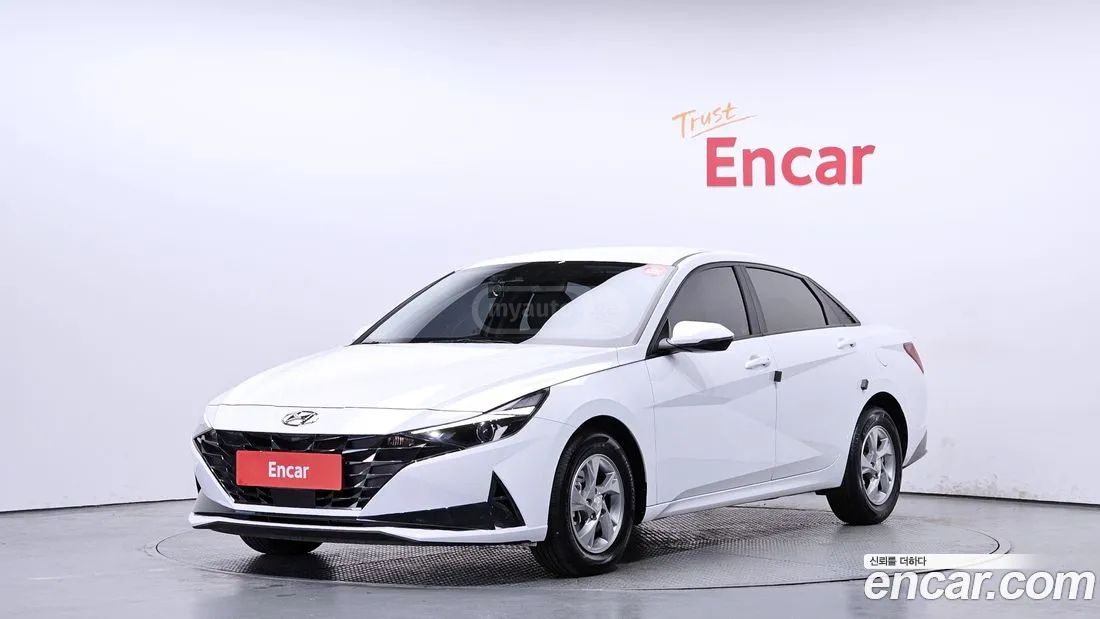 Hyundai Elantra - фото 1