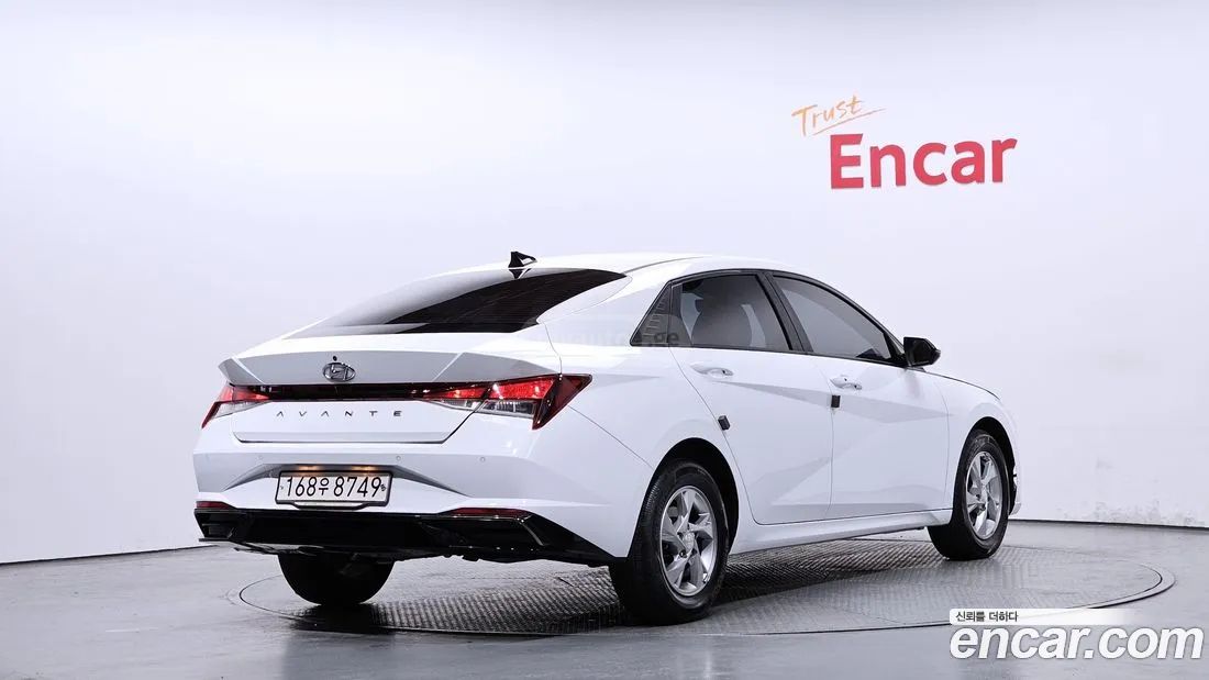 Hyundai Elantra - фото 2
