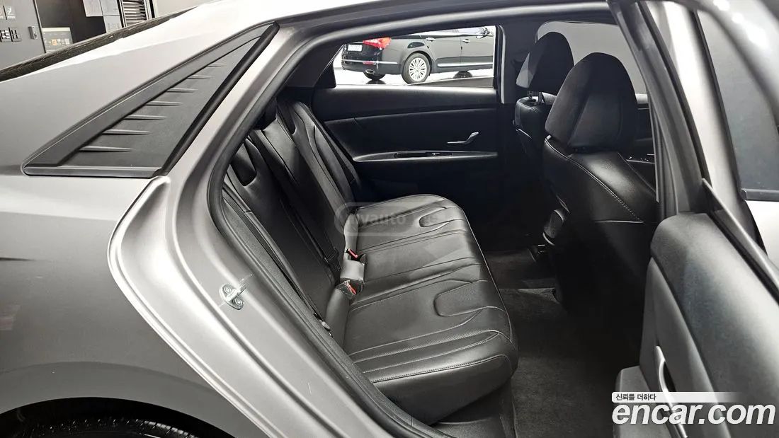 Hyundai Elantra - фото 11