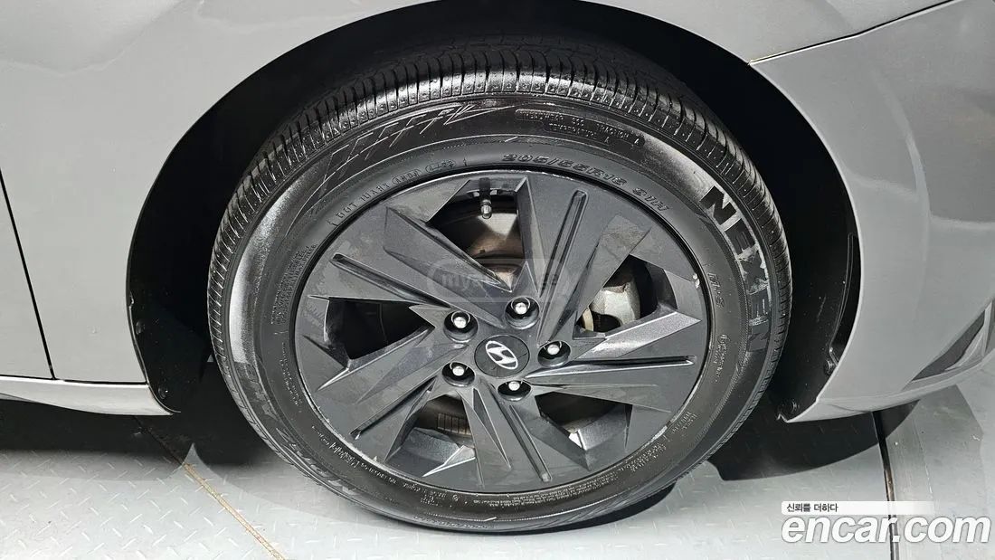 Hyundai Elantra - фото 5