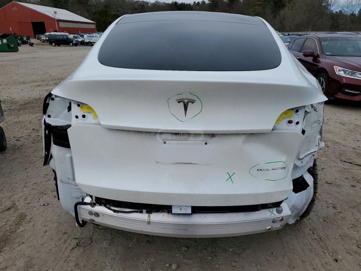 Tesla Model Y - фото 10