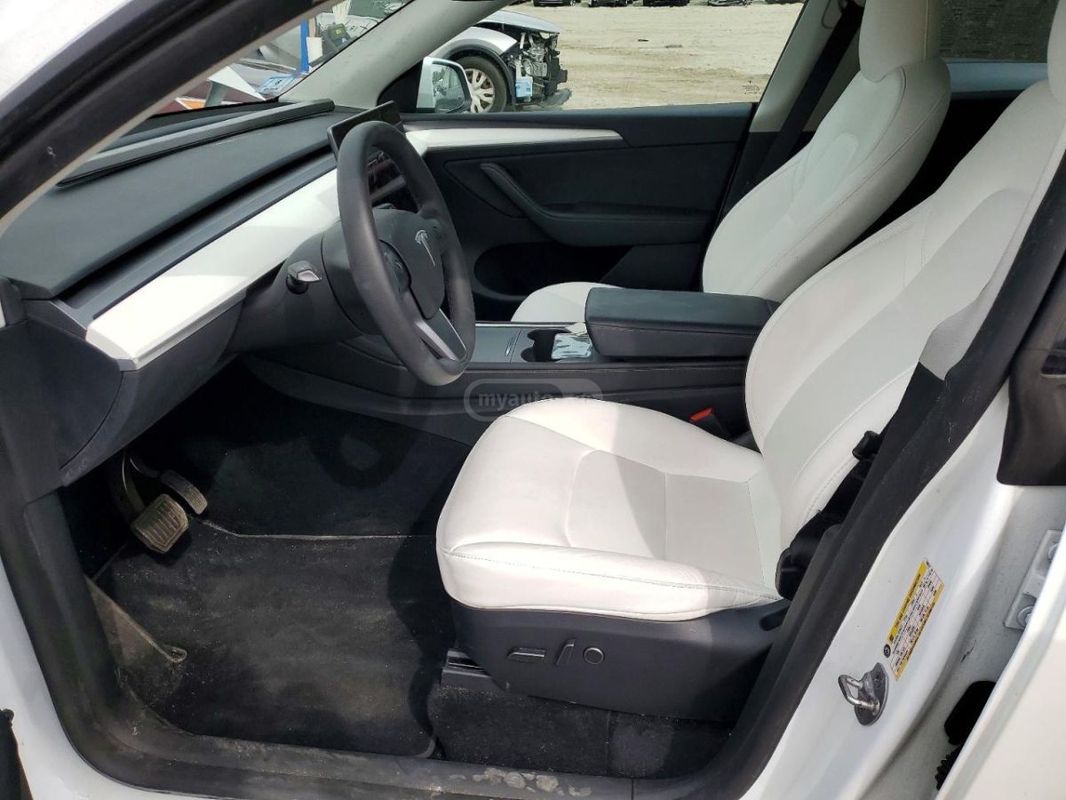 Tesla Model Y - фото 3