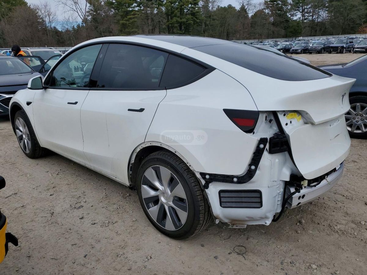 Tesla Model Y - фото 7