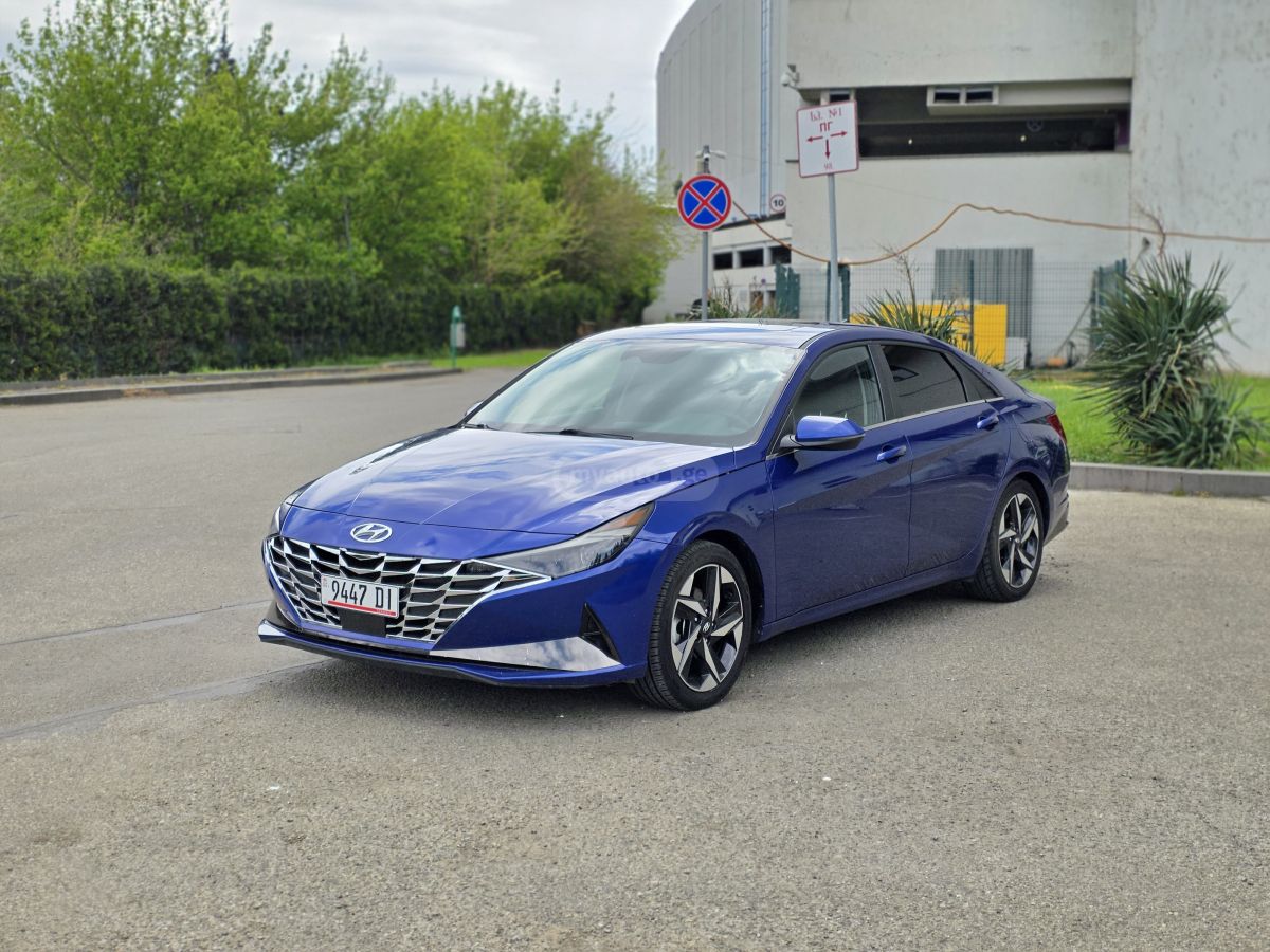 Hyundai Elantra - фото 1