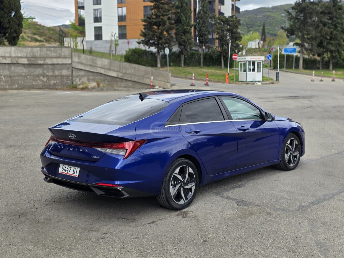 Hyundai Elantra - фото 3