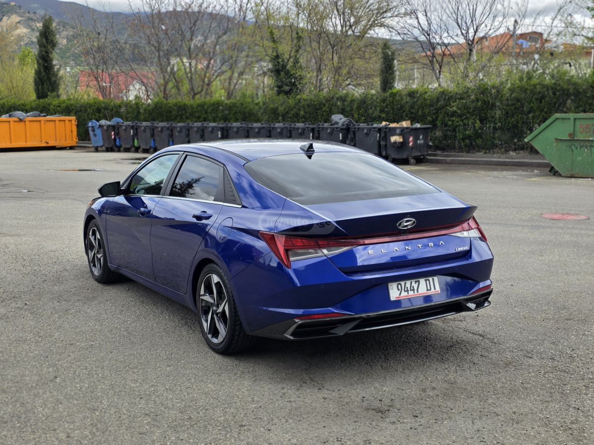 Hyundai Elantra - фото 4