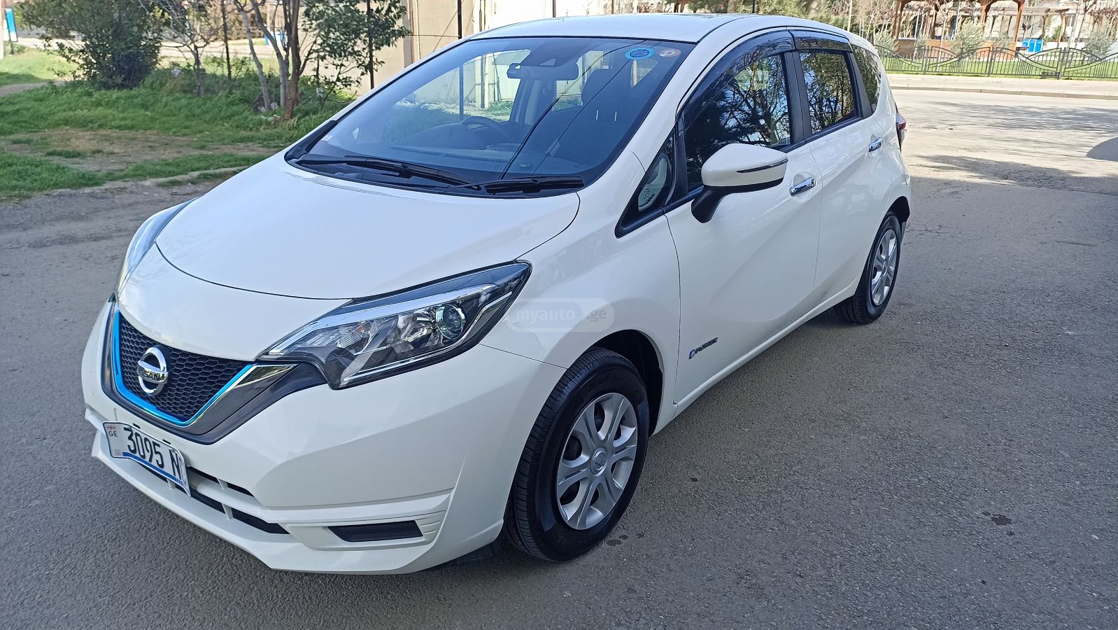 Nissan Note - фото 1