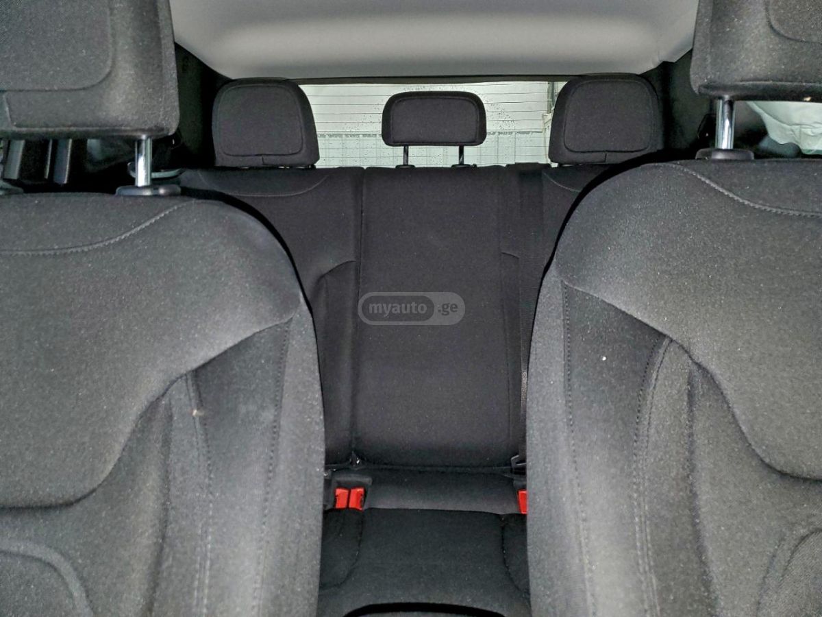 Jeep Latitude 4dr 4x4 Automatic — миниатюра 10