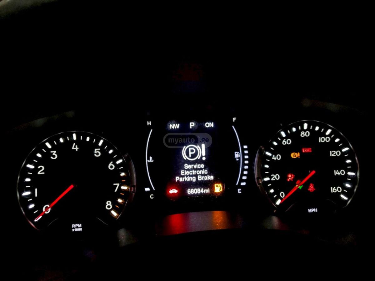 Jeep Latitude 4dr 4x4 Automatic — миниатюра 9