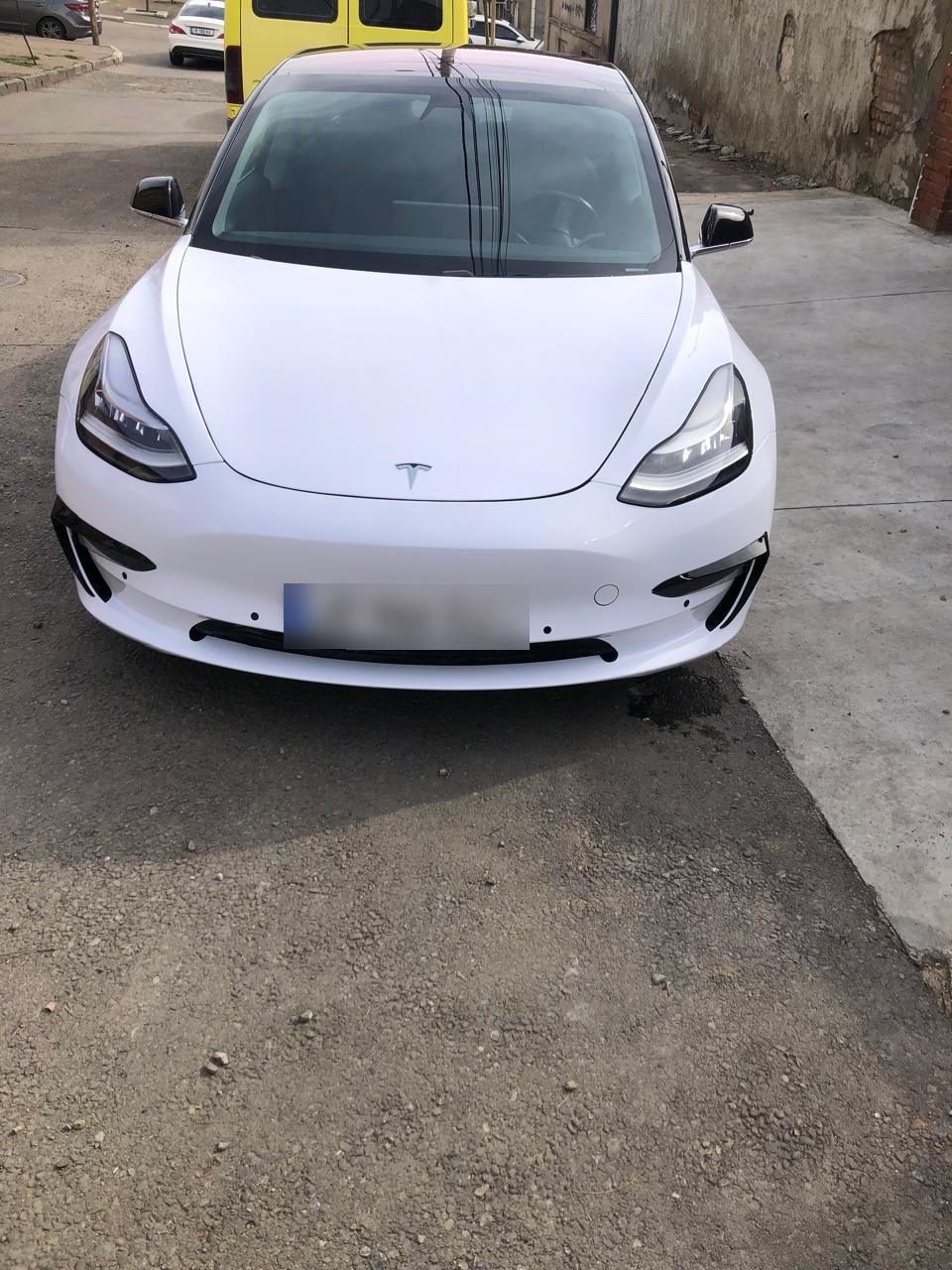 Tesla Model 3 - фото 1