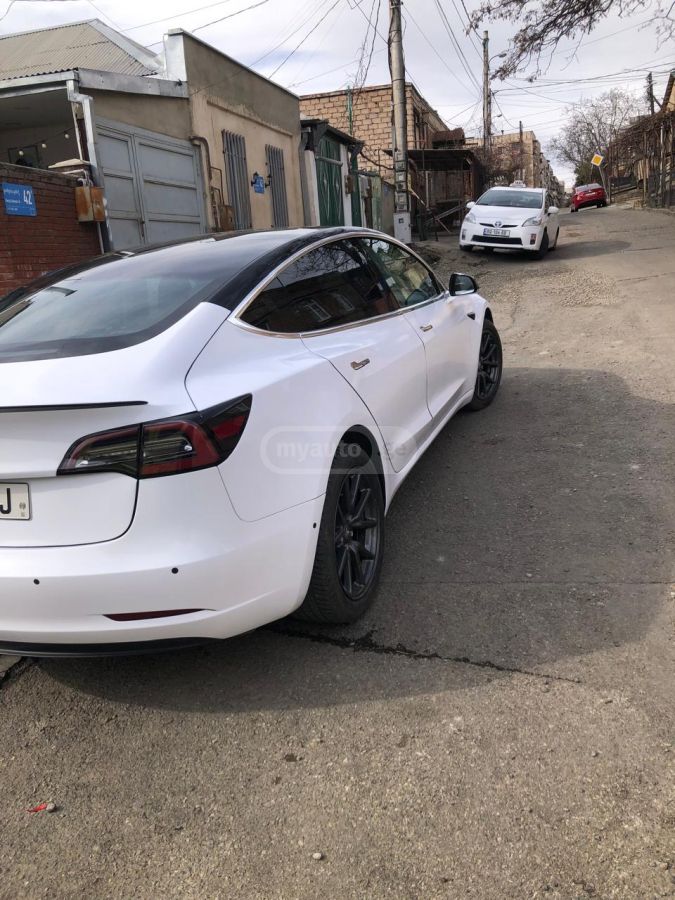 Tesla Model 3 - фото 3