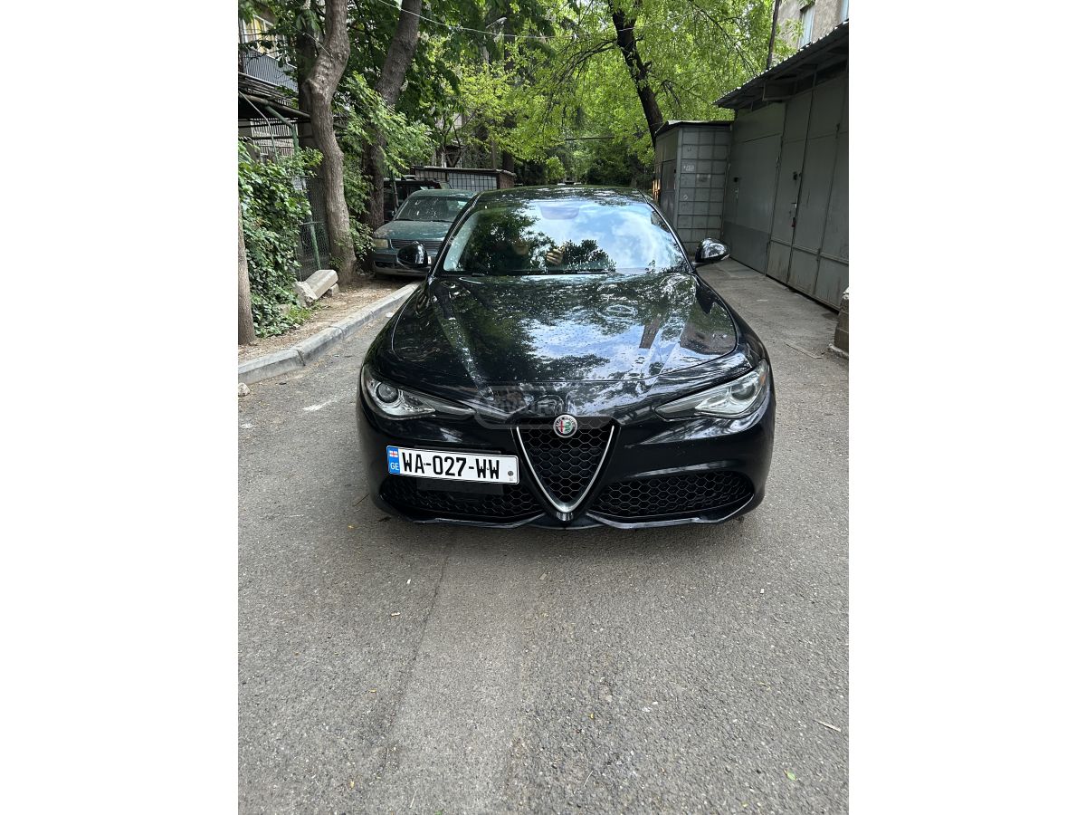 Alfa Romeo Giulia - фото 1