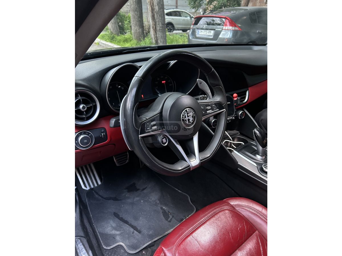 Alfa Romeo Giulia - фото 8