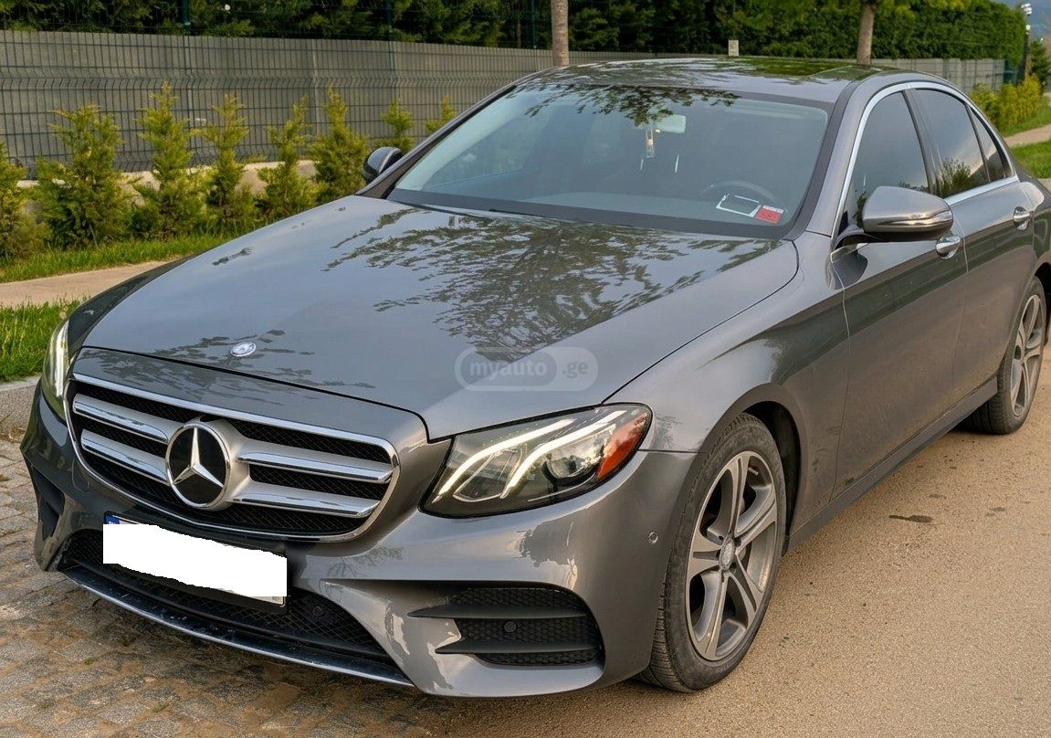Mercedes-Benz E 300 - фото 1