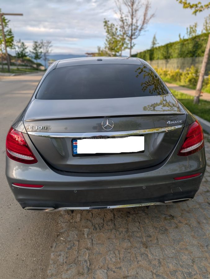Mercedes-Benz E 300 - фото 11