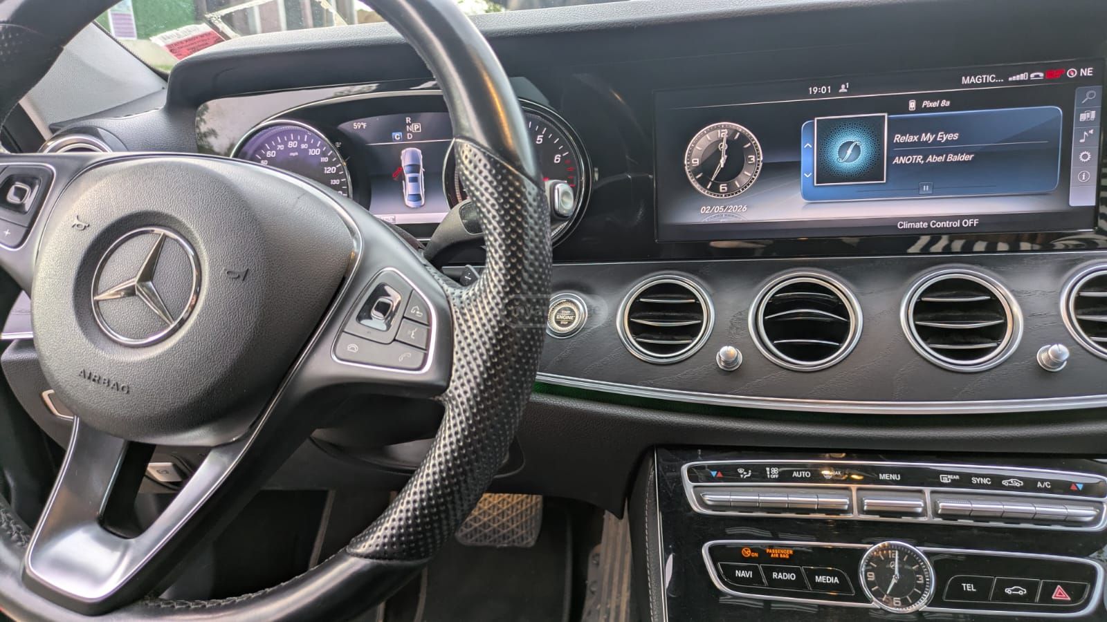 Mercedes-Benz E 300 - фото 12