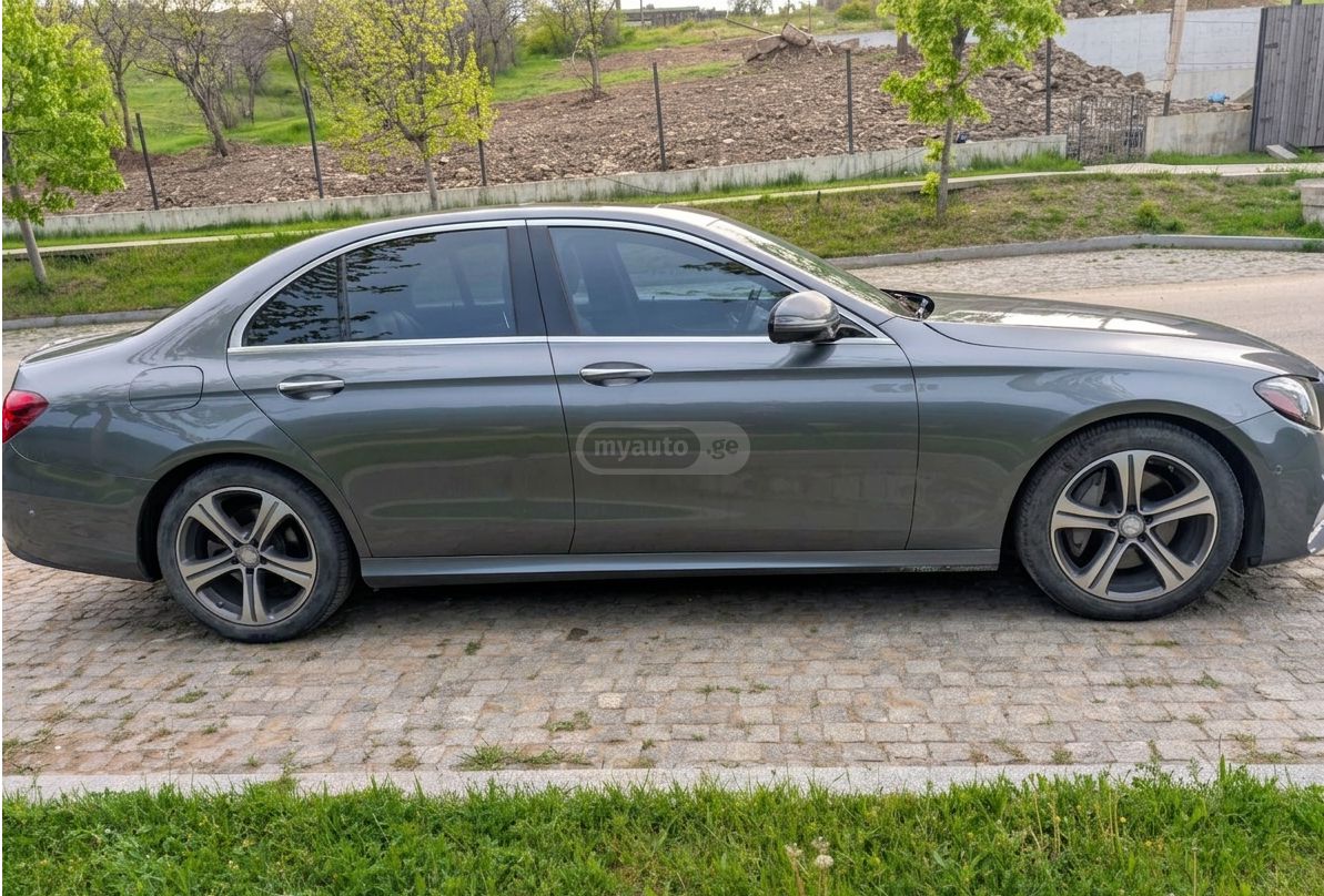 Mercedes-Benz E 300 - фото 4