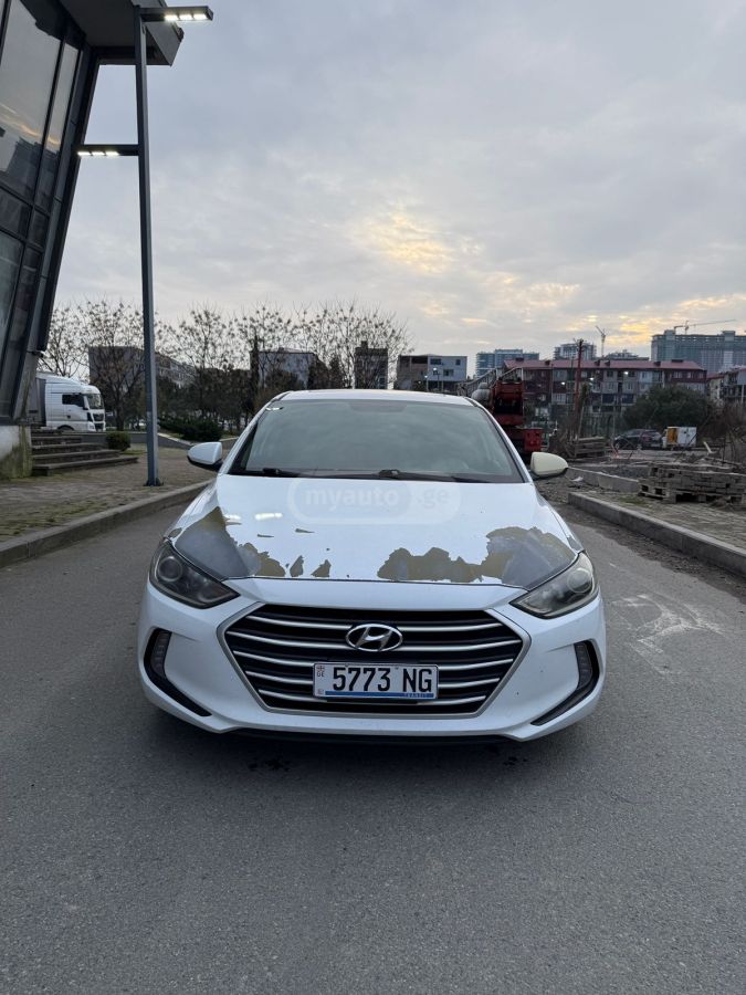 Hyundai Elantra - фото 4