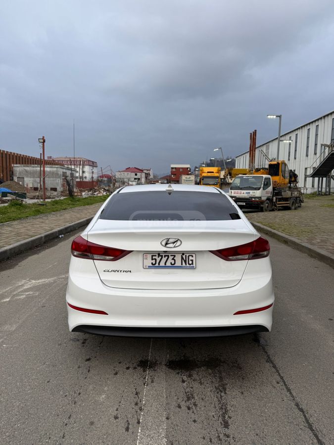 Hyundai Elantra - фото 6