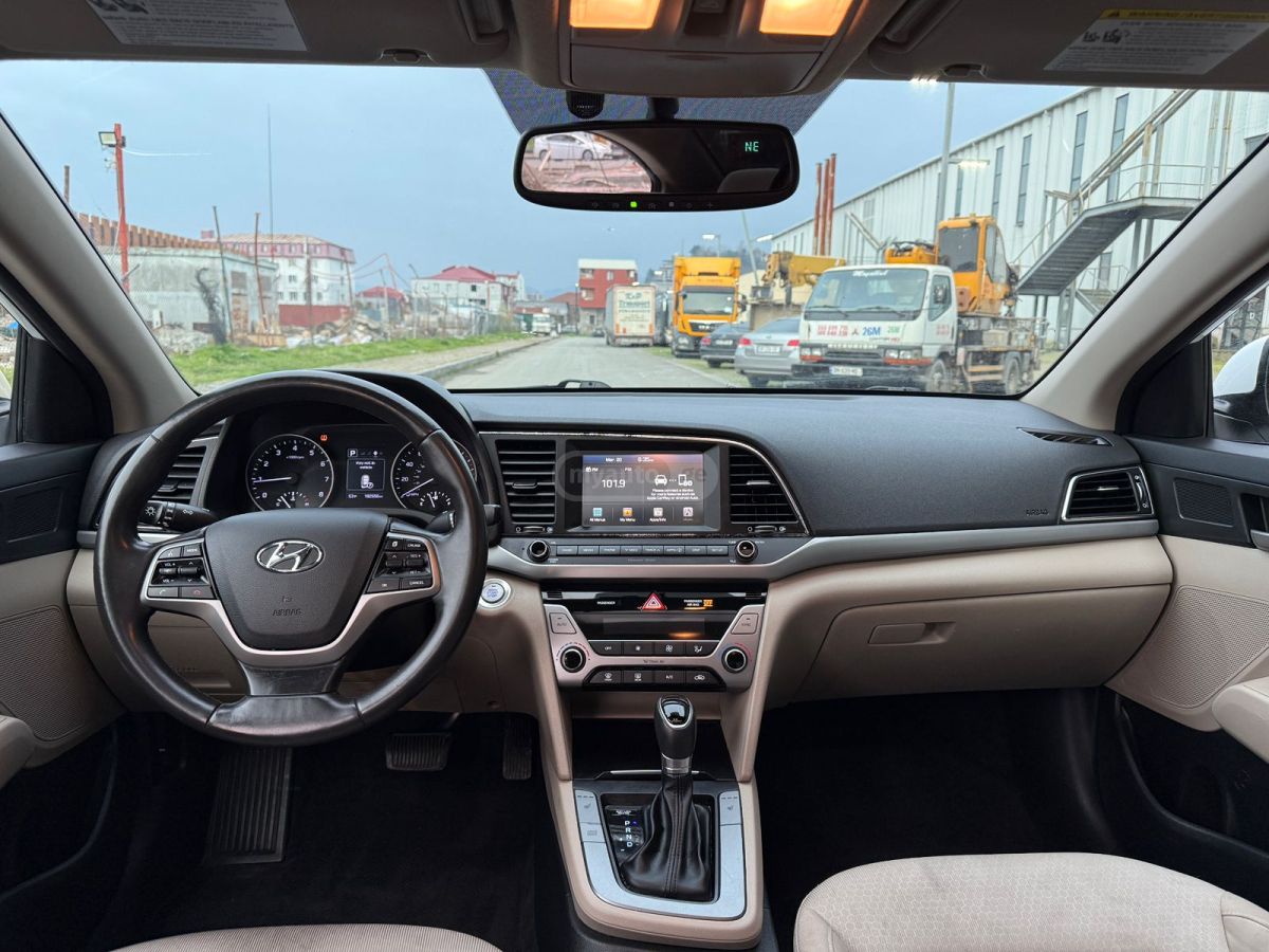 Hyundai Elantra - фото 8