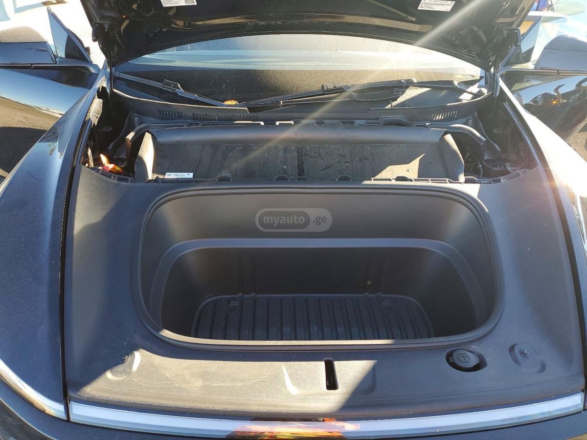 Tesla Model Y 2025 — миниатюра 10