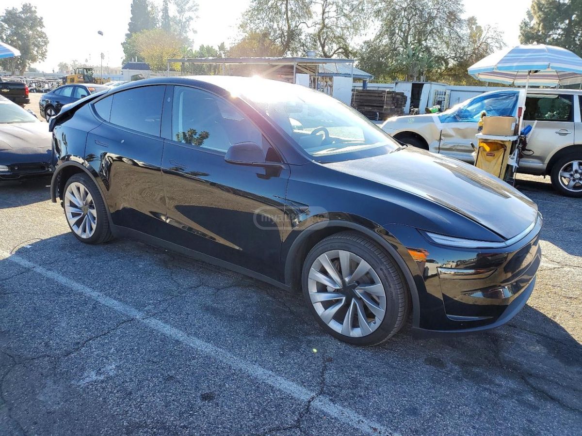 Tesla Model Y 2025 — миниатюра 4