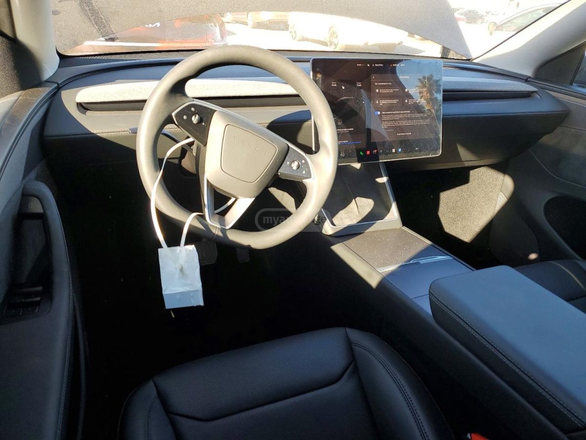 Tesla Model Y 2025 — миниатюра 8