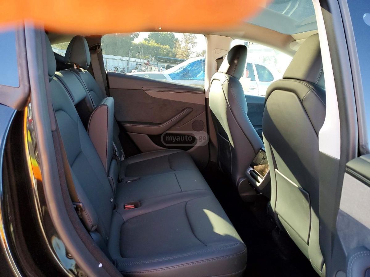 Tesla Model Y 2025 — миниатюра 9