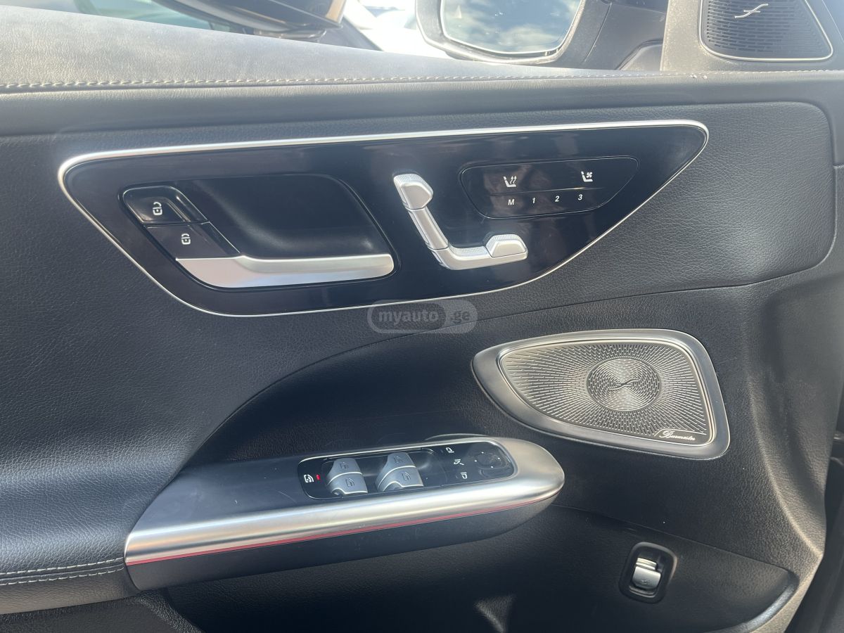 Mercedes-Benz C 300 - фото 13
