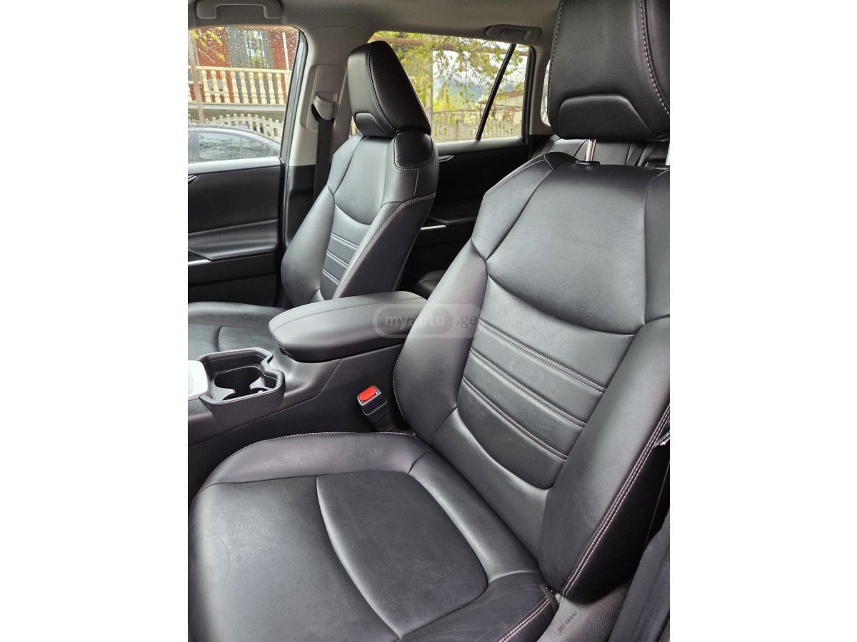 Toyota Rav 4 - фото 8