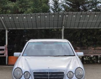 Mercedes-BenzE 320